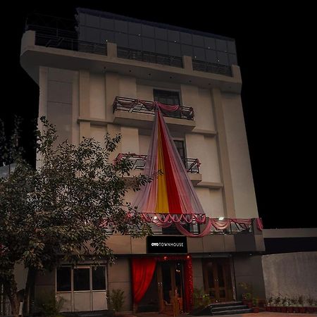 Super Townhouse The Royal Casa Hotel Ghaziabad Bagian luar foto