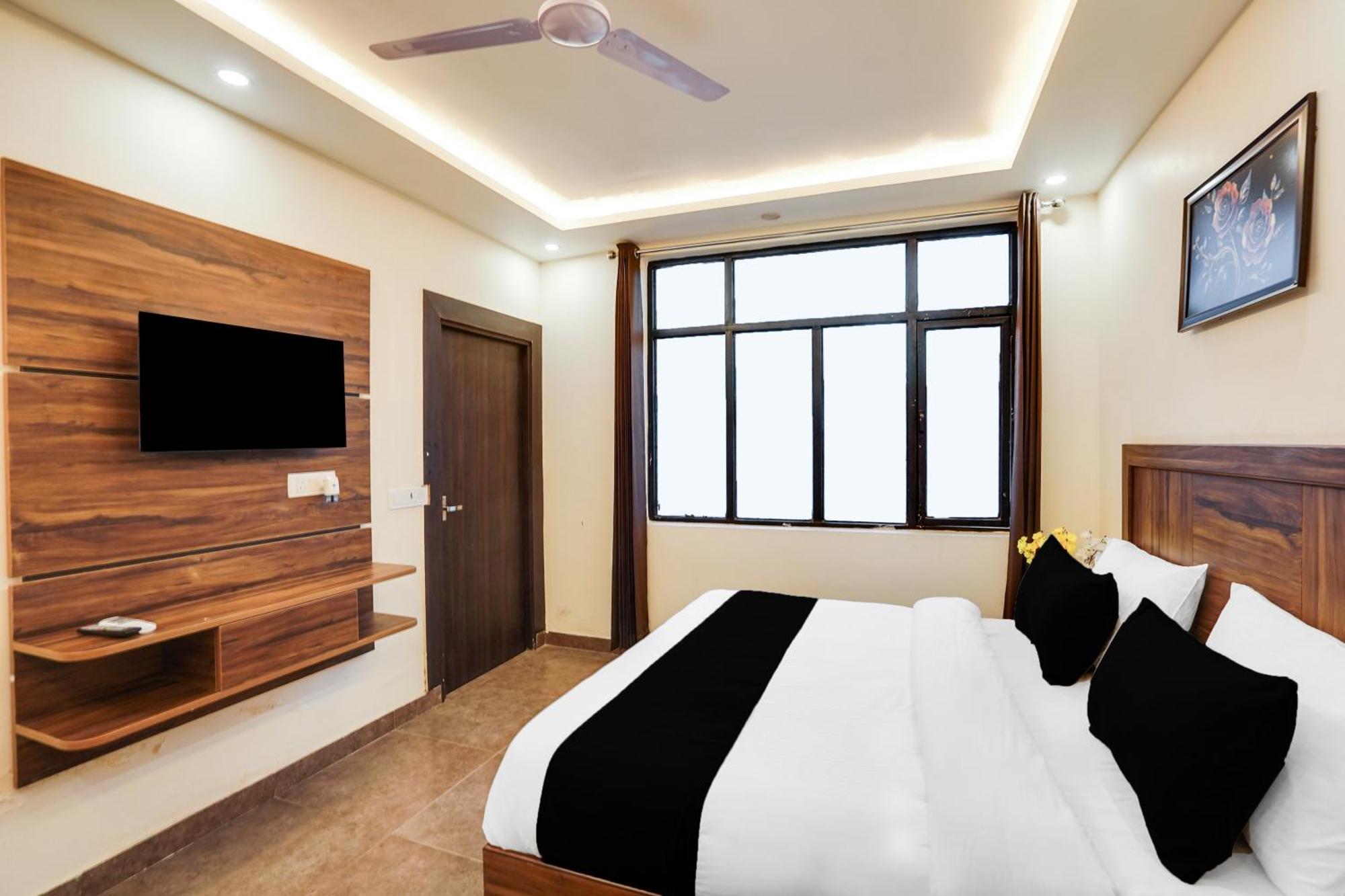 Super Townhouse The Royal Casa Hotel Ghaziabad Bagian luar foto