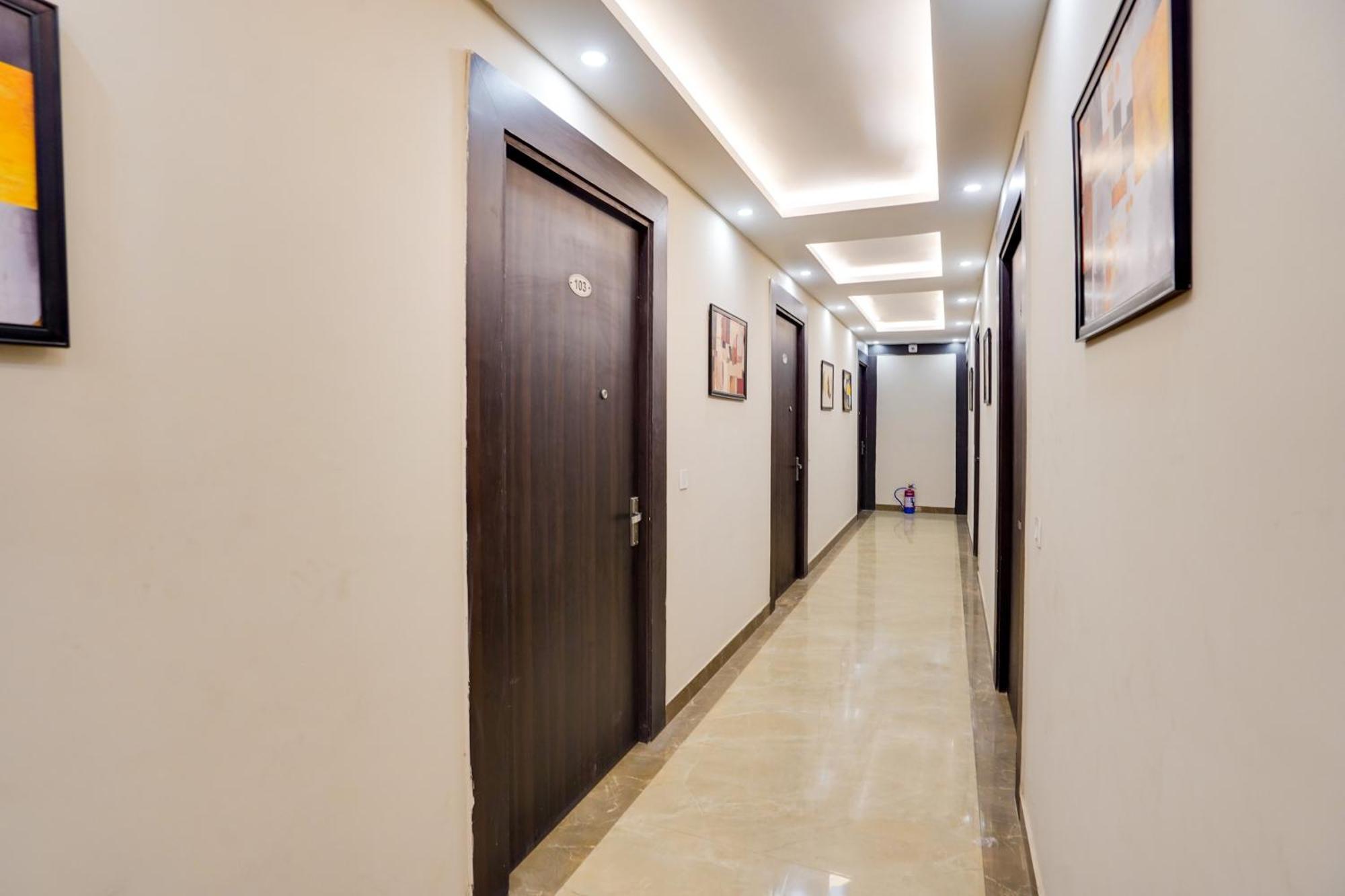 Super Townhouse The Royal Casa Hotel Ghaziabad Bagian luar foto