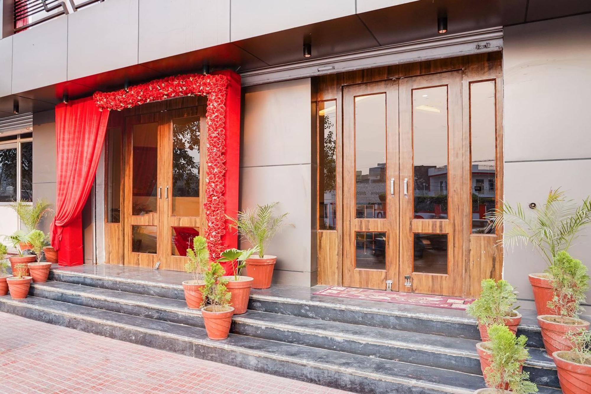 Super Townhouse The Royal Casa Hotel Ghaziabad Bagian luar foto