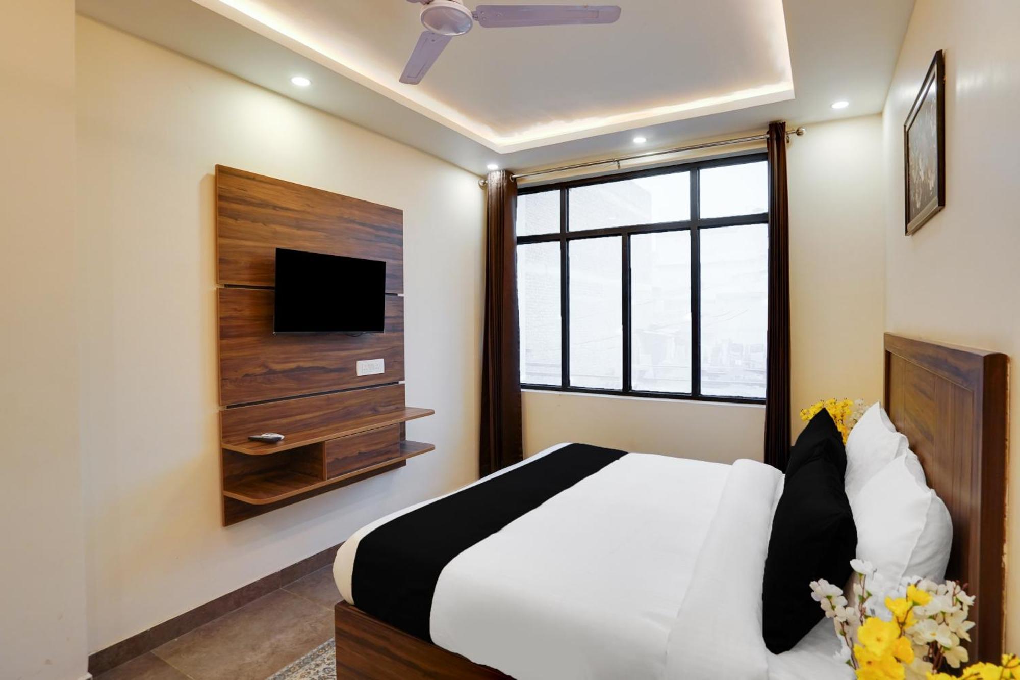 Super Townhouse The Royal Casa Hotel Ghaziabad Bagian luar foto