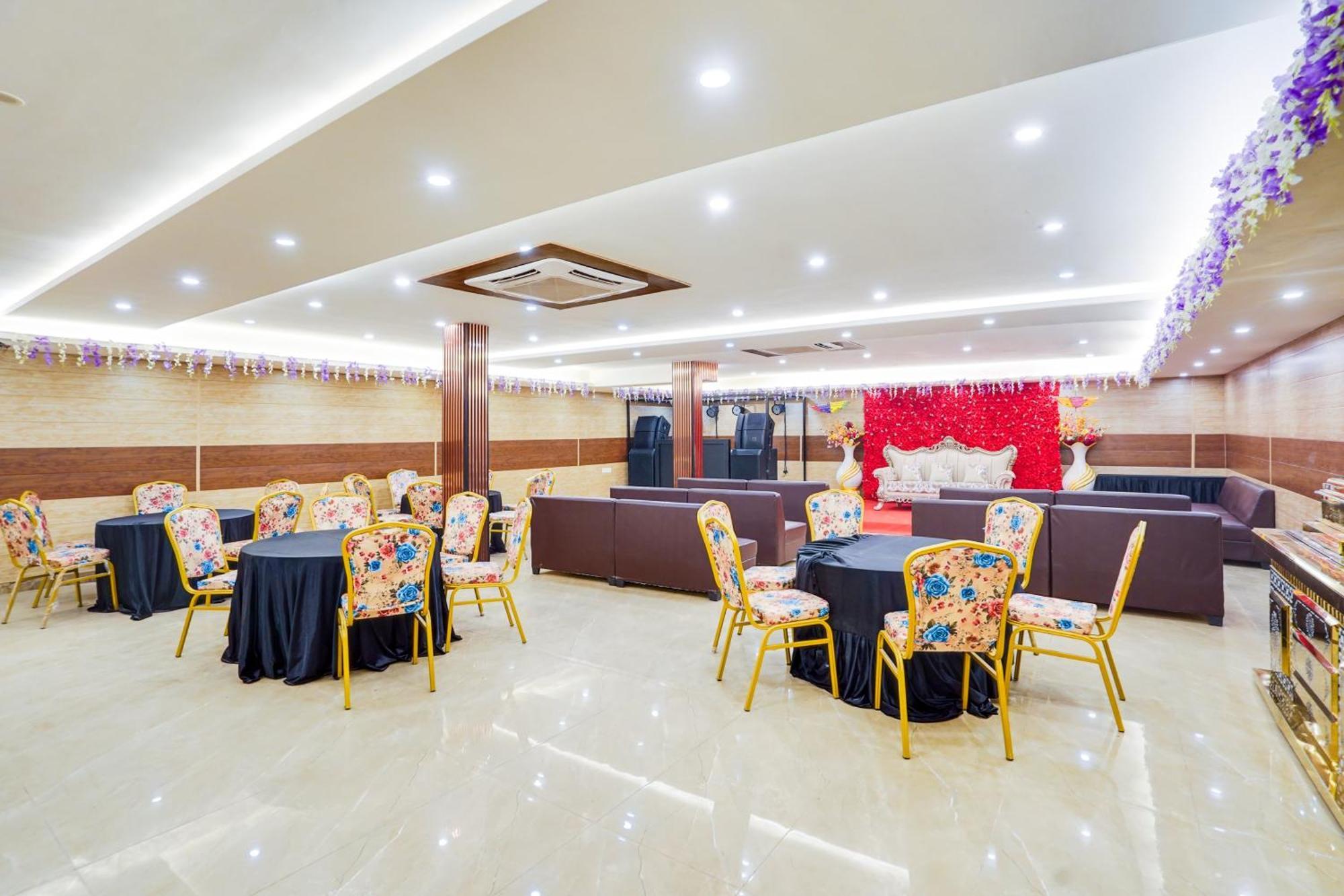 Super Townhouse The Royal Casa Hotel Ghaziabad Bagian luar foto