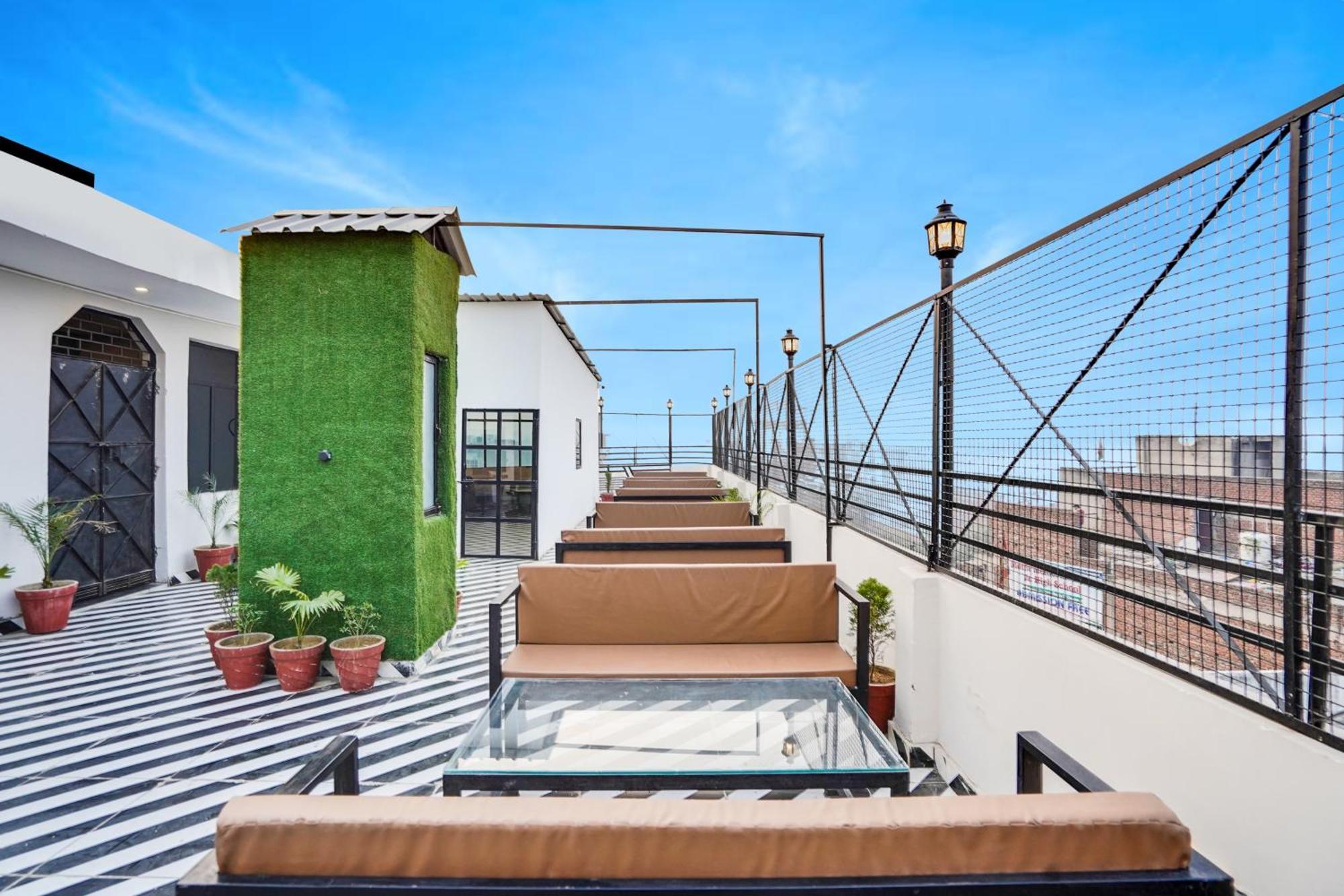 Super Townhouse The Royal Casa Hotel Ghaziabad Bagian luar foto