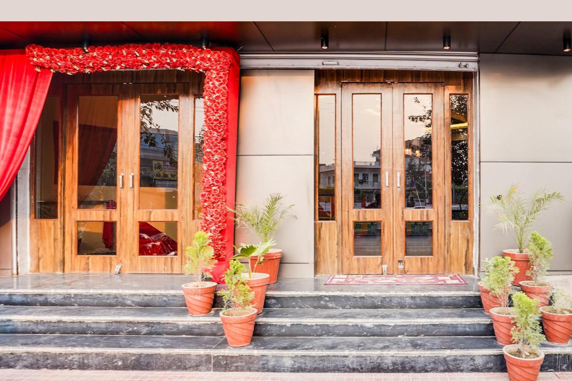 Super Townhouse The Royal Casa Hotel Ghaziabad Bagian luar foto