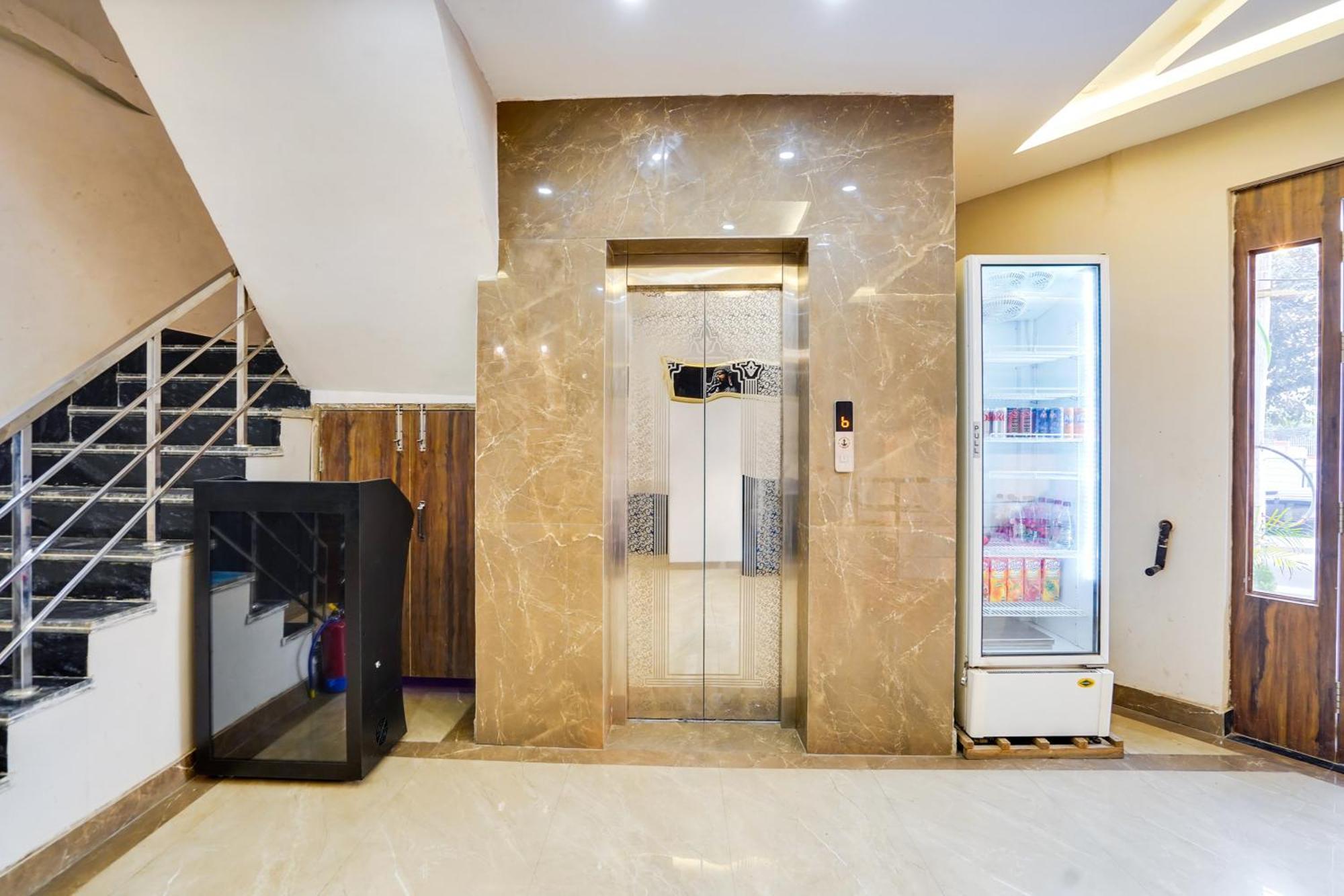 Super Townhouse The Royal Casa Hotel Ghaziabad Bagian luar foto