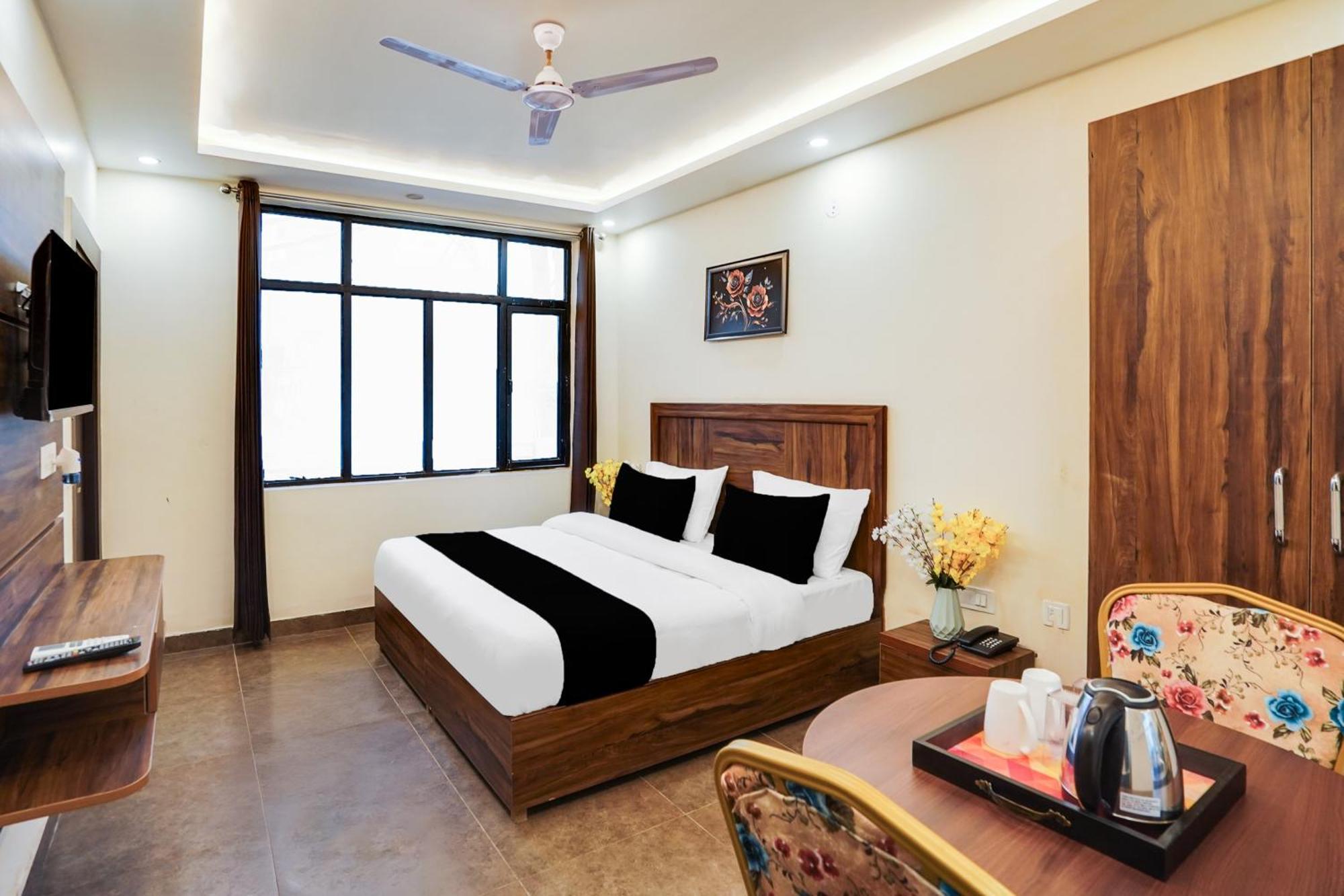 Super Townhouse The Royal Casa Hotel Ghaziabad Bagian luar foto