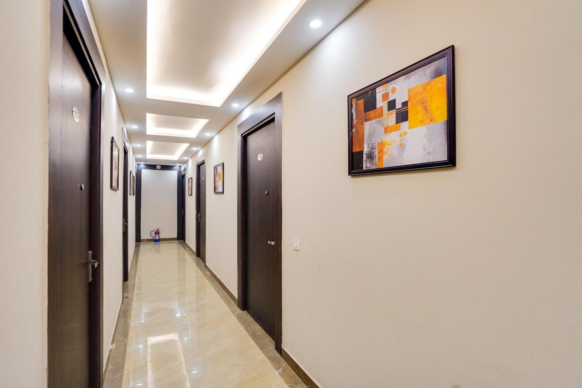 Super Townhouse The Royal Casa Hotel Ghaziabad Bagian luar foto