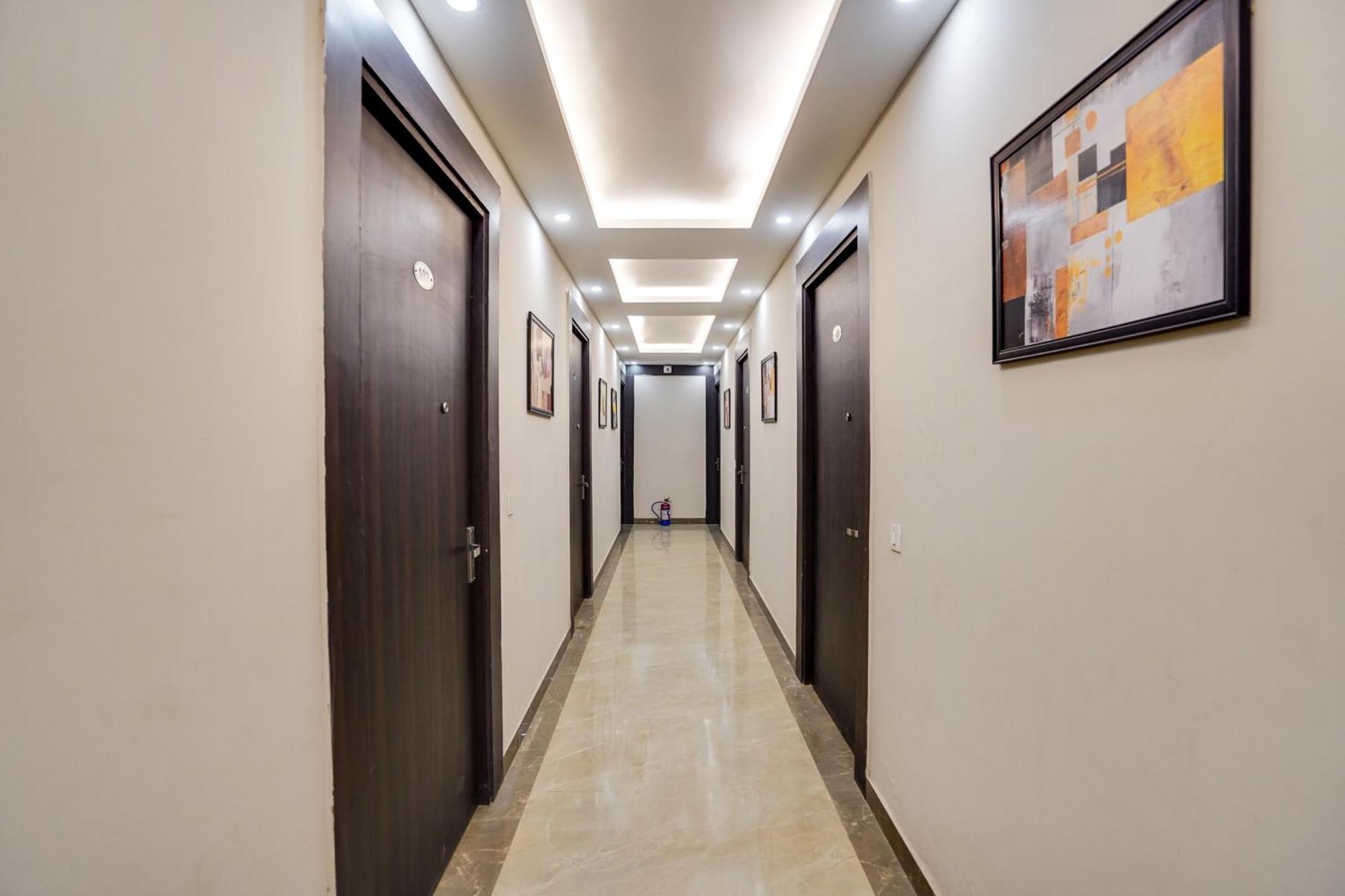 Super Townhouse The Royal Casa Hotel Ghaziabad Bagian luar foto