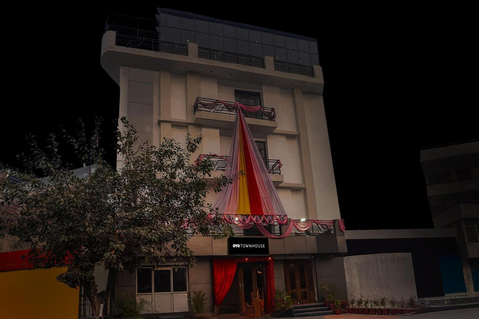 Super Townhouse The Royal Casa Hotel Ghaziabad Bagian luar foto