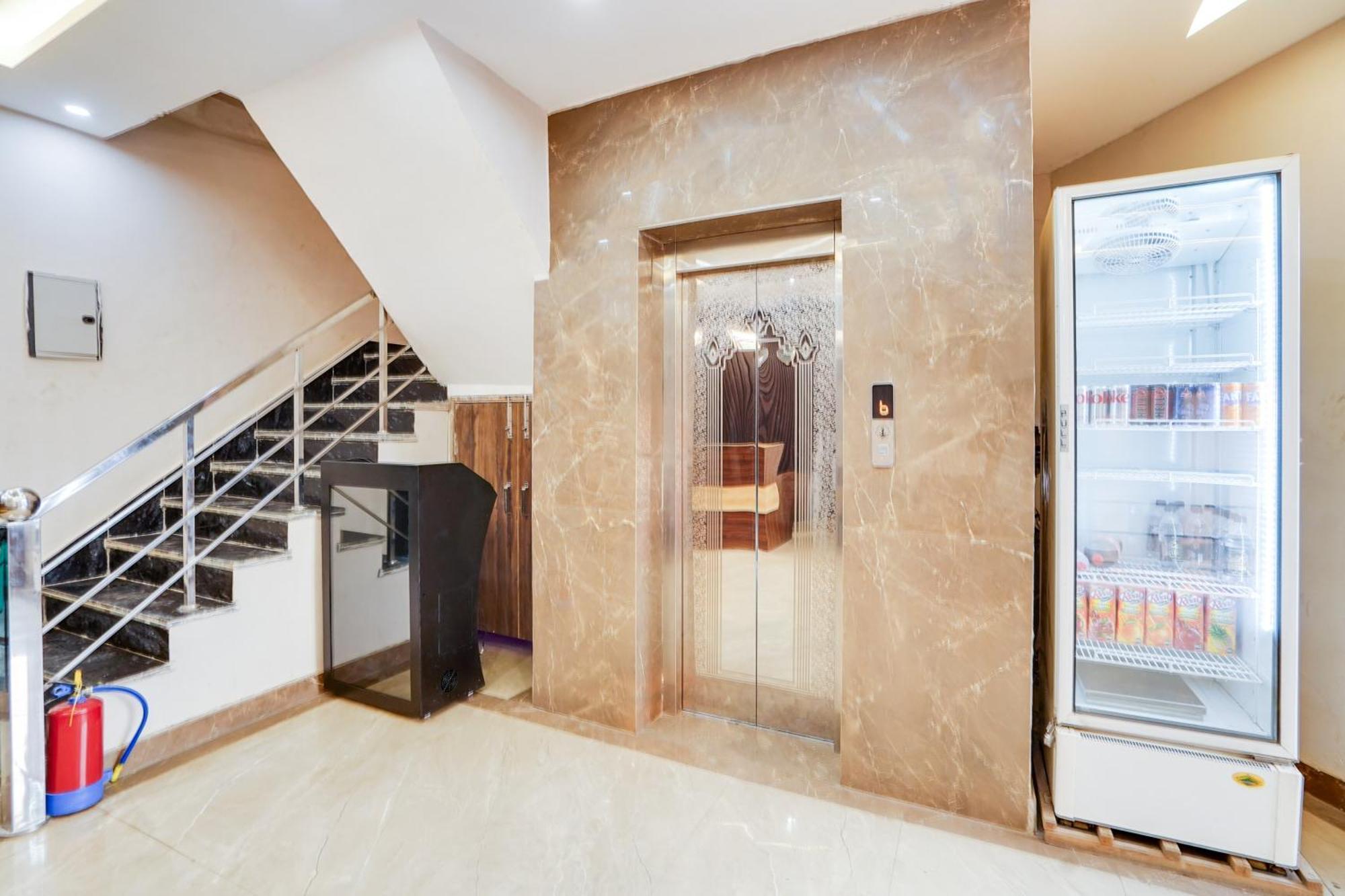 Super Townhouse The Royal Casa Hotel Ghaziabad Bagian luar foto