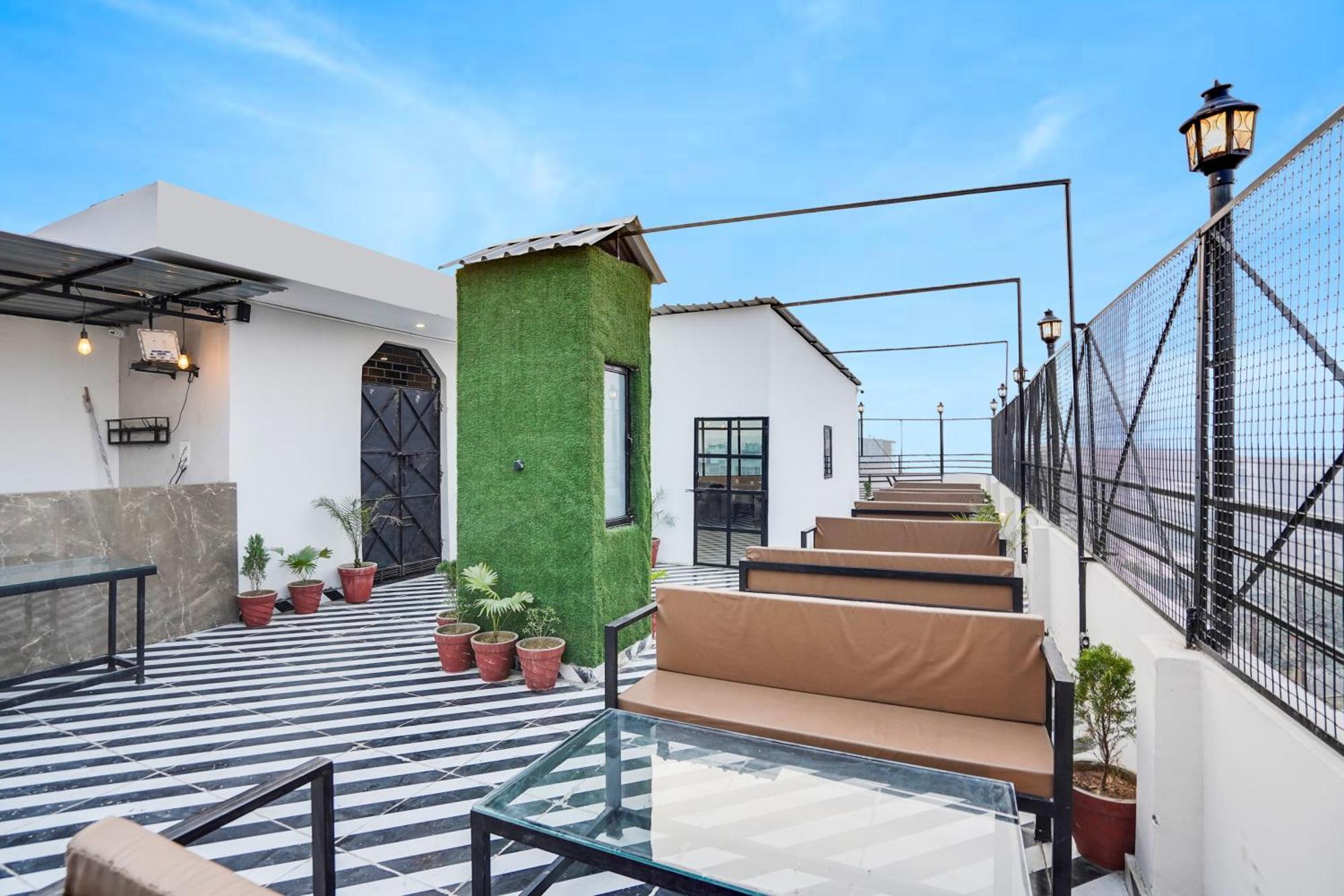 Super Townhouse The Royal Casa Hotel Ghaziabad Bagian luar foto